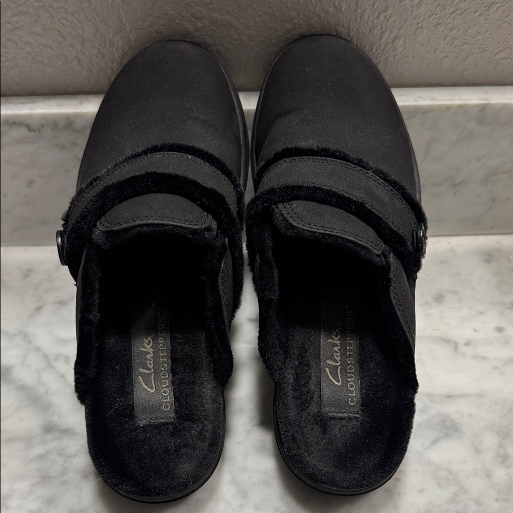 Clarks Cloudsteppers Black Fuzzy Lined Slip-Ons